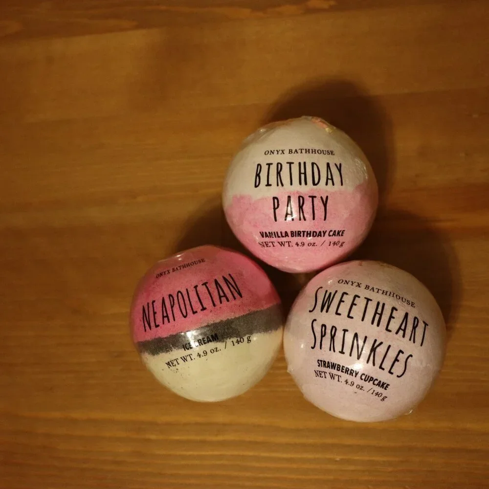 Beauty and Lux Gift box for yourself or a friend - bath bombs, scarves lipstick